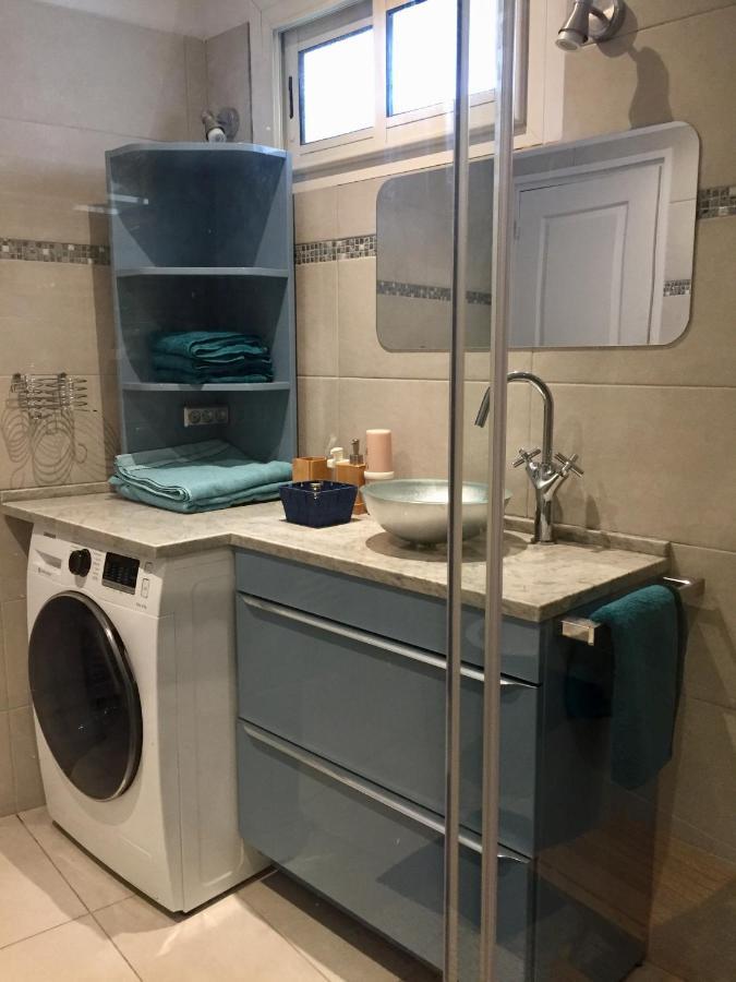 Charming Apartment Near The Beach วีลล์ฟรองซ์-ซูร์-แมร์ ภายนอก รูปภาพ