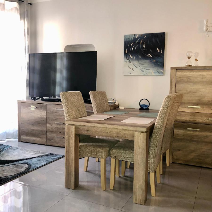Charming Apartment Near The Beach วีลล์ฟรองซ์-ซูร์-แมร์ ภายนอก รูปภาพ