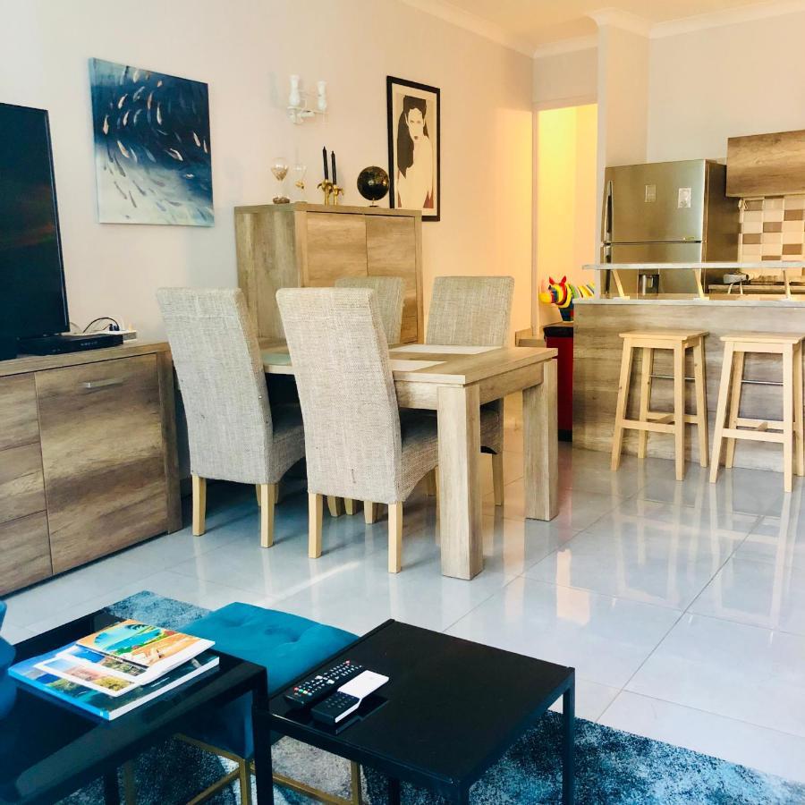 Charming Apartment Near The Beach วีลล์ฟรองซ์-ซูร์-แมร์ ภายนอก รูปภาพ