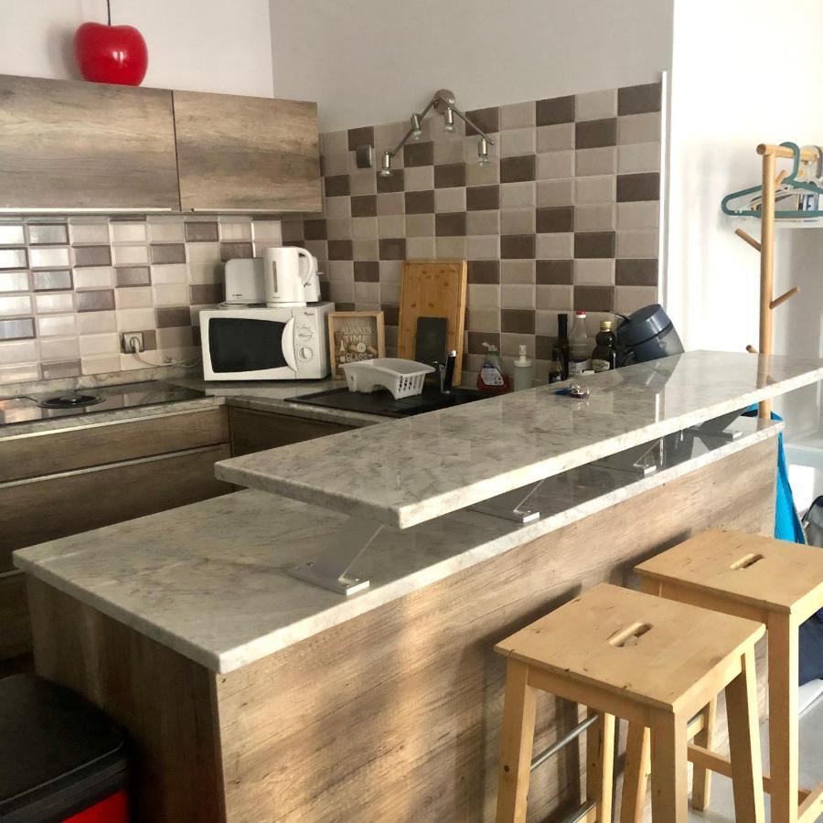 Charming Apartment Near The Beach วีลล์ฟรองซ์-ซูร์-แมร์ ภายนอก รูปภาพ